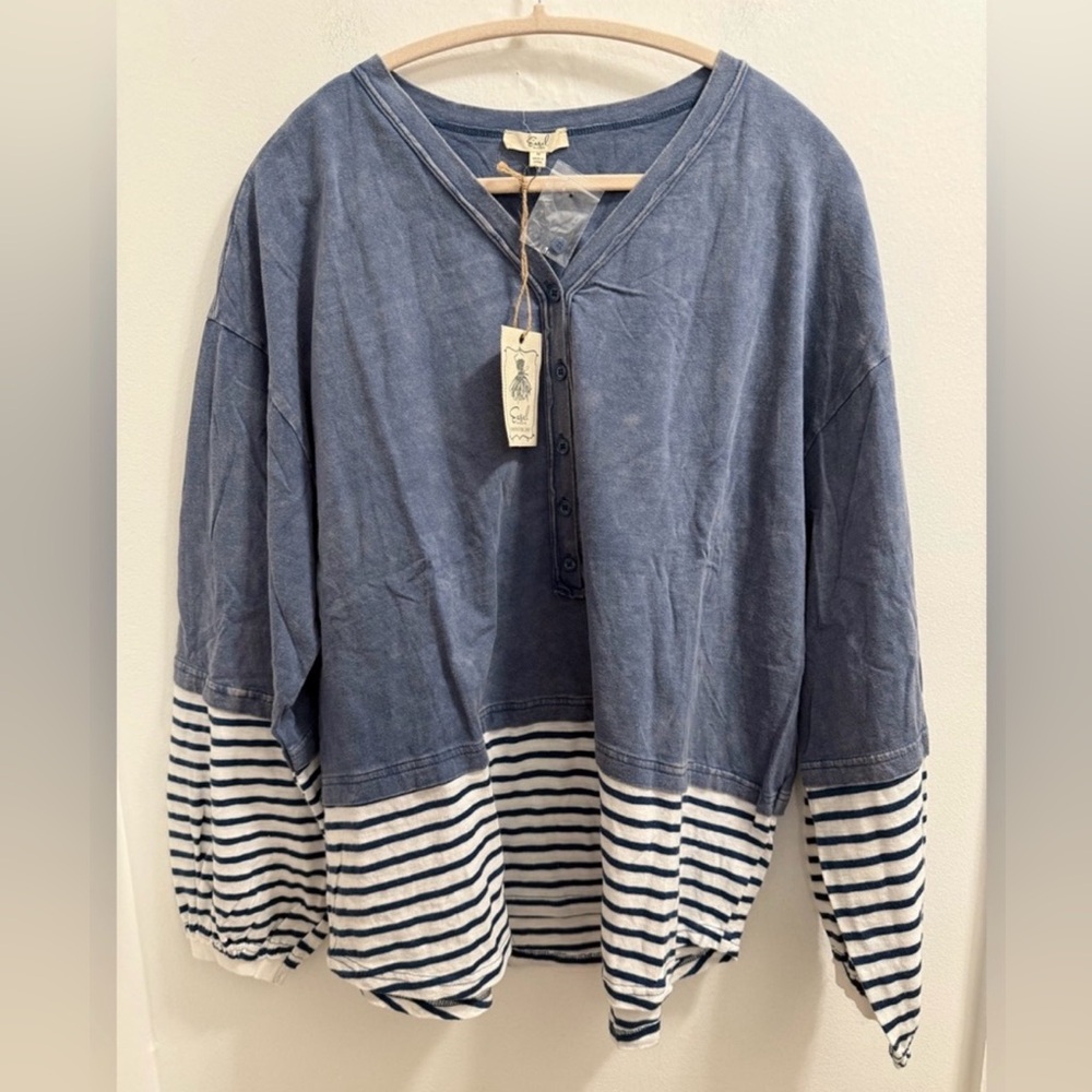 Easel denim color striped bottom button top  Medium